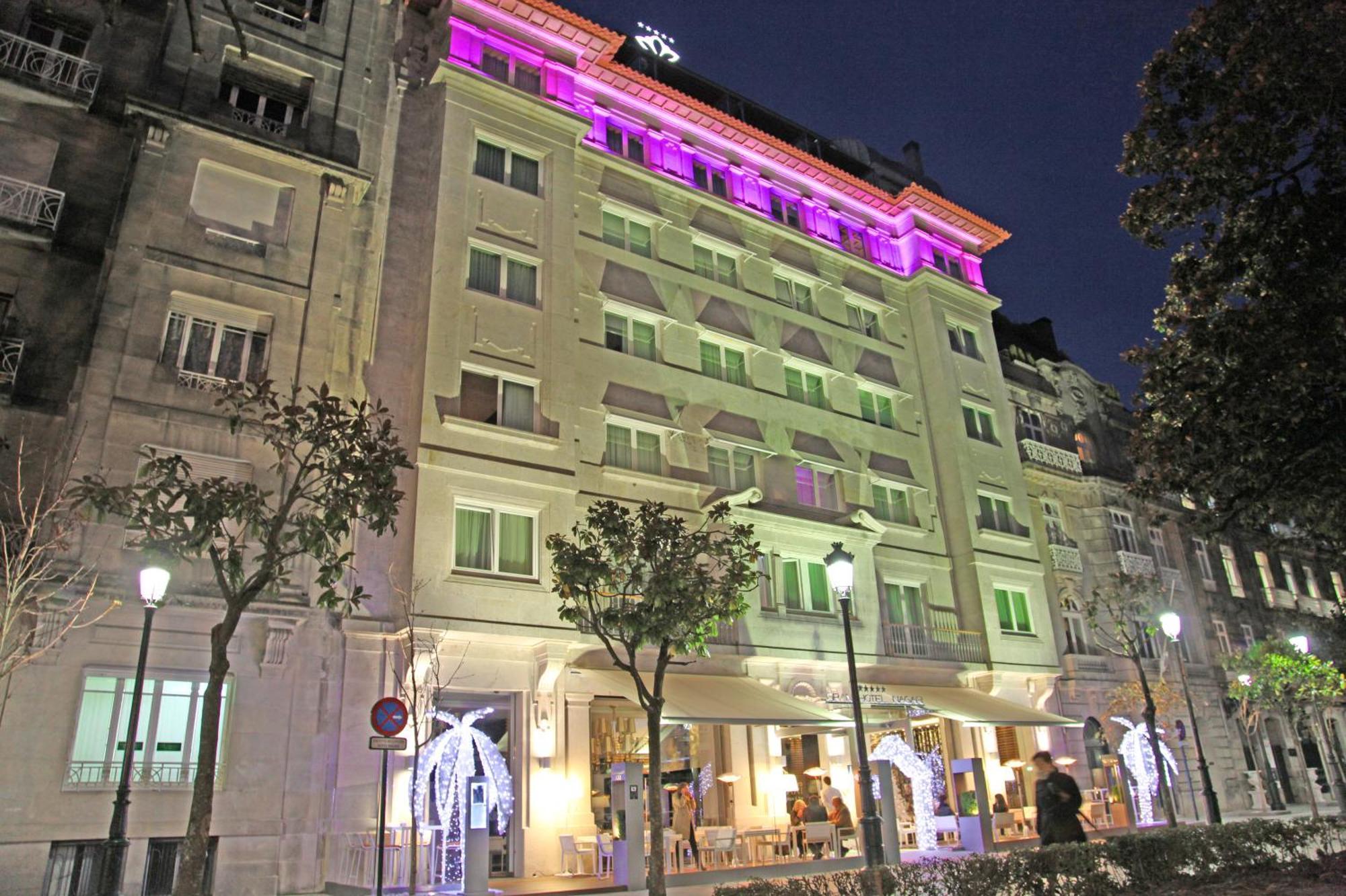 فندق آند سبا جران ناجاري بوتيك فيجو المظهر الخارجي الصورة The hotel at night