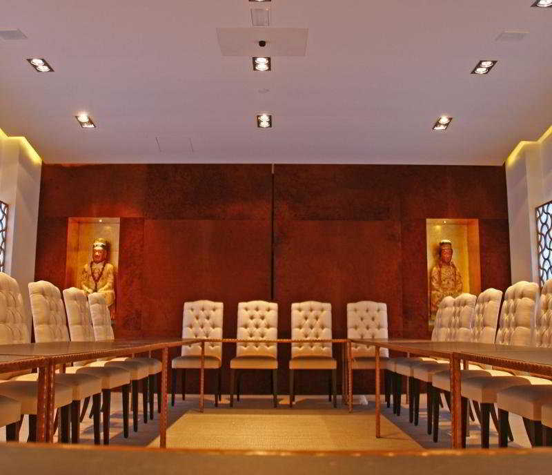 فندق آند سبا جران ناجاري بوتيك فيجو المظهر الخارجي الصورة The meeting room of the Supreme Council of the Armed Forces