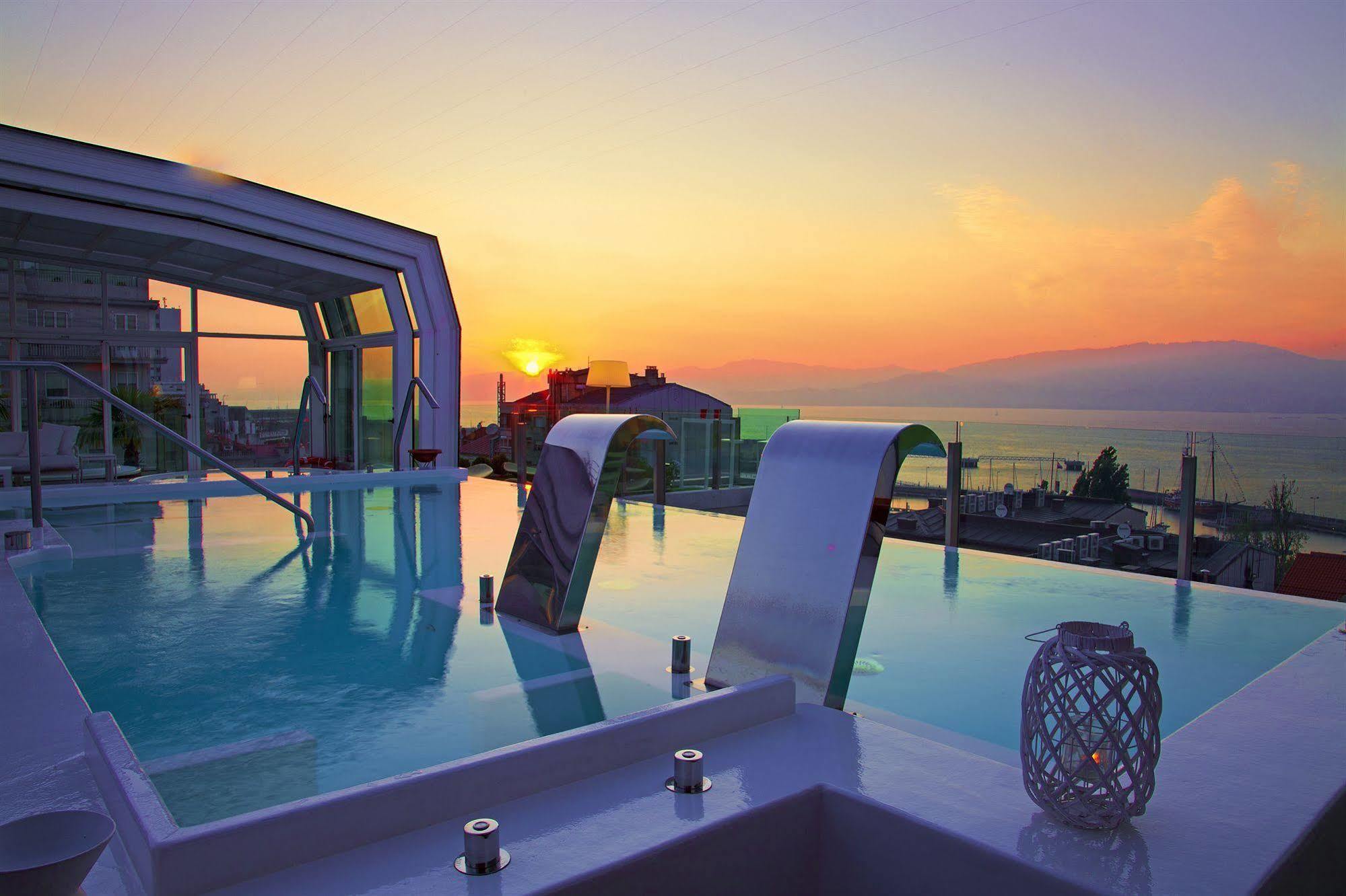 فندق آند سبا جران ناجاري بوتيك فيجو المظهر الخارجي الصورة Sunset at the pool