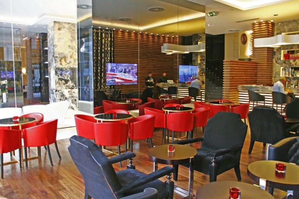 فندق آند سبا جران ناجاري بوتيك فيجو المطعم الصورة The lounge at the airport